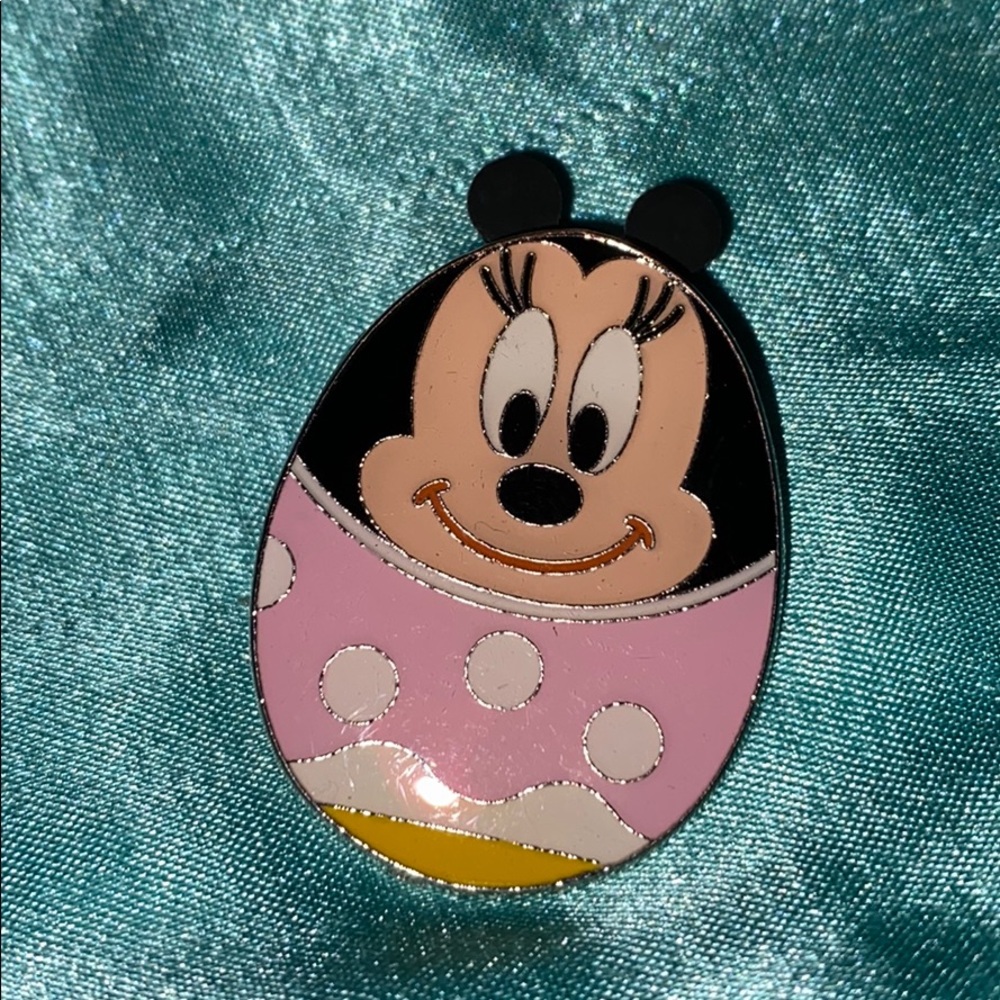 Minnie Hong Kong egg Disney pin